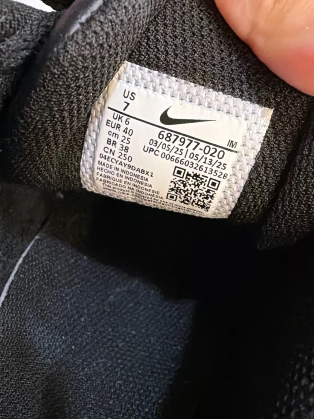 Nike Men’s Black Low-Top Leather Sneakers